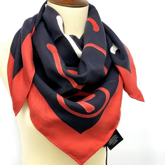 ⚡️SOLD! NWT GUCCI Is Life Black Red Square Scarf - Picture 4 of 8